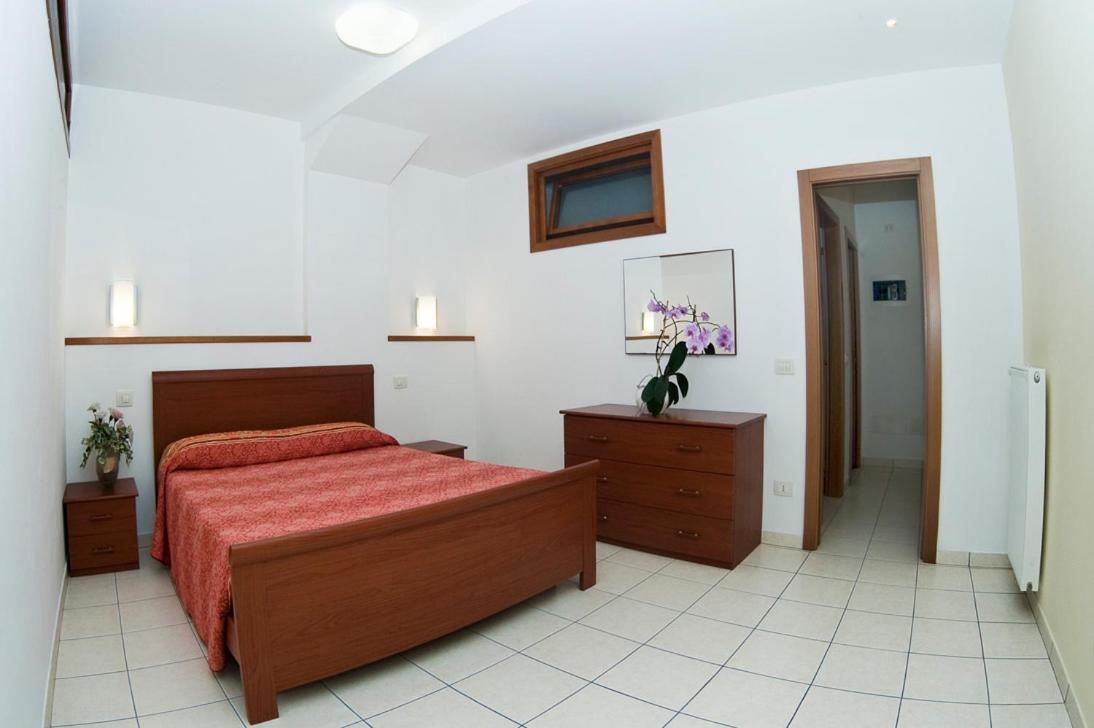 Casa Facchinetti Yellow Apartment มัลเชซิเน ภายนอก รูปภาพ